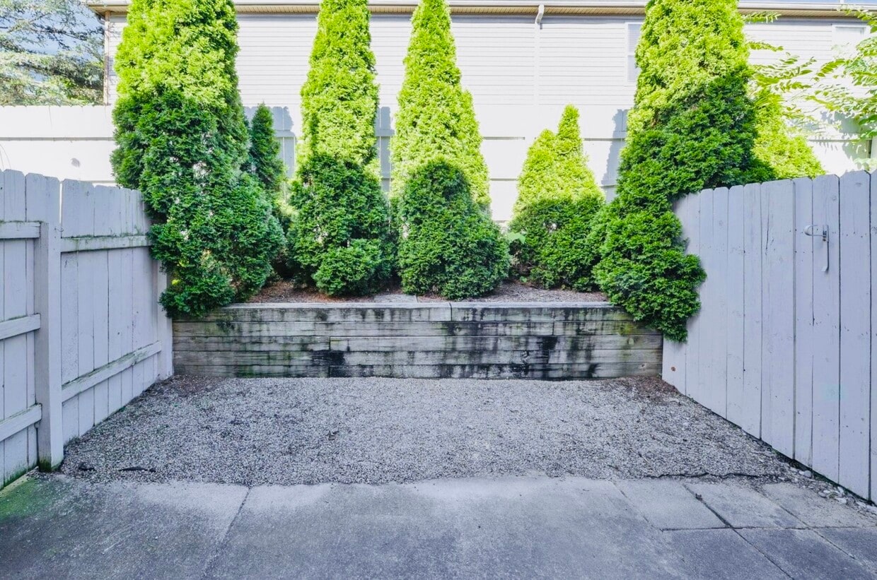 Primary Photo - 1223 Rivercrest Dr