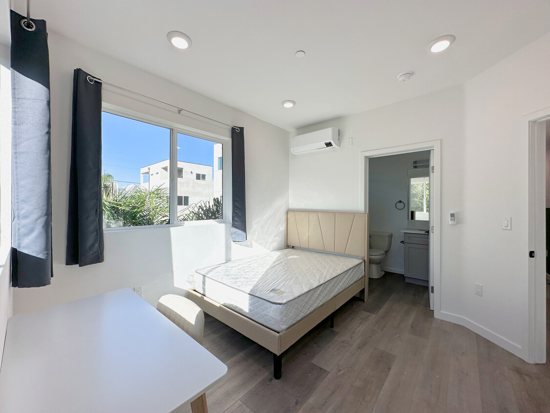 The Green House - Los Angeles, CA, 90006 | Apartments.com