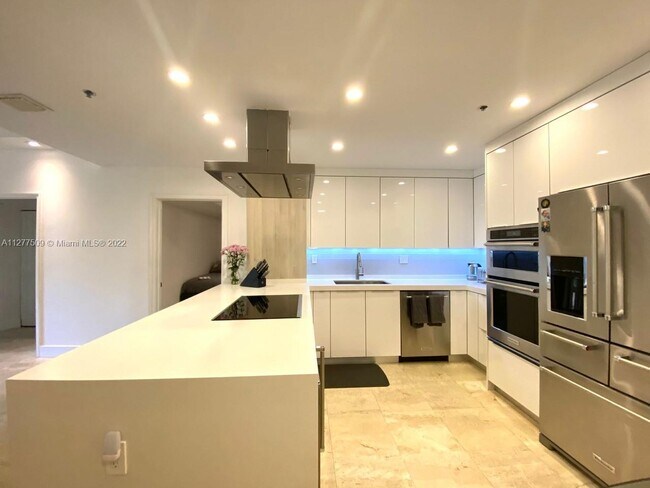 Foto del edificio - 251 Crandon Blvd