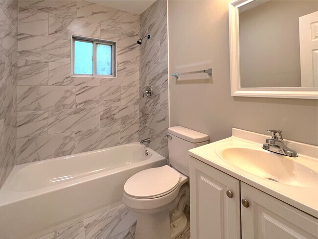 Building Photo - Room in Apartment on Gresham Park Dr