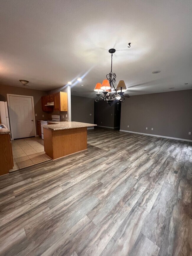 Foto del edificio - 310 Sunny Valley Ln
