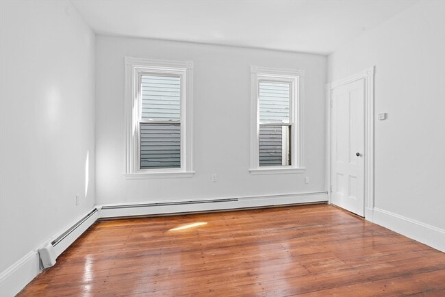 Building Photo - 401 E 7th St