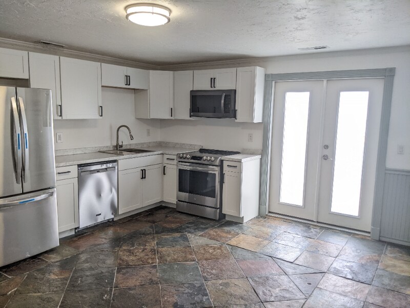 Primary Photo - 2041 S Silverado Dr