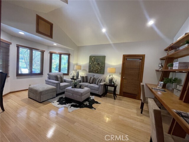 Foto del edificio - 761 S Los Robles Ave