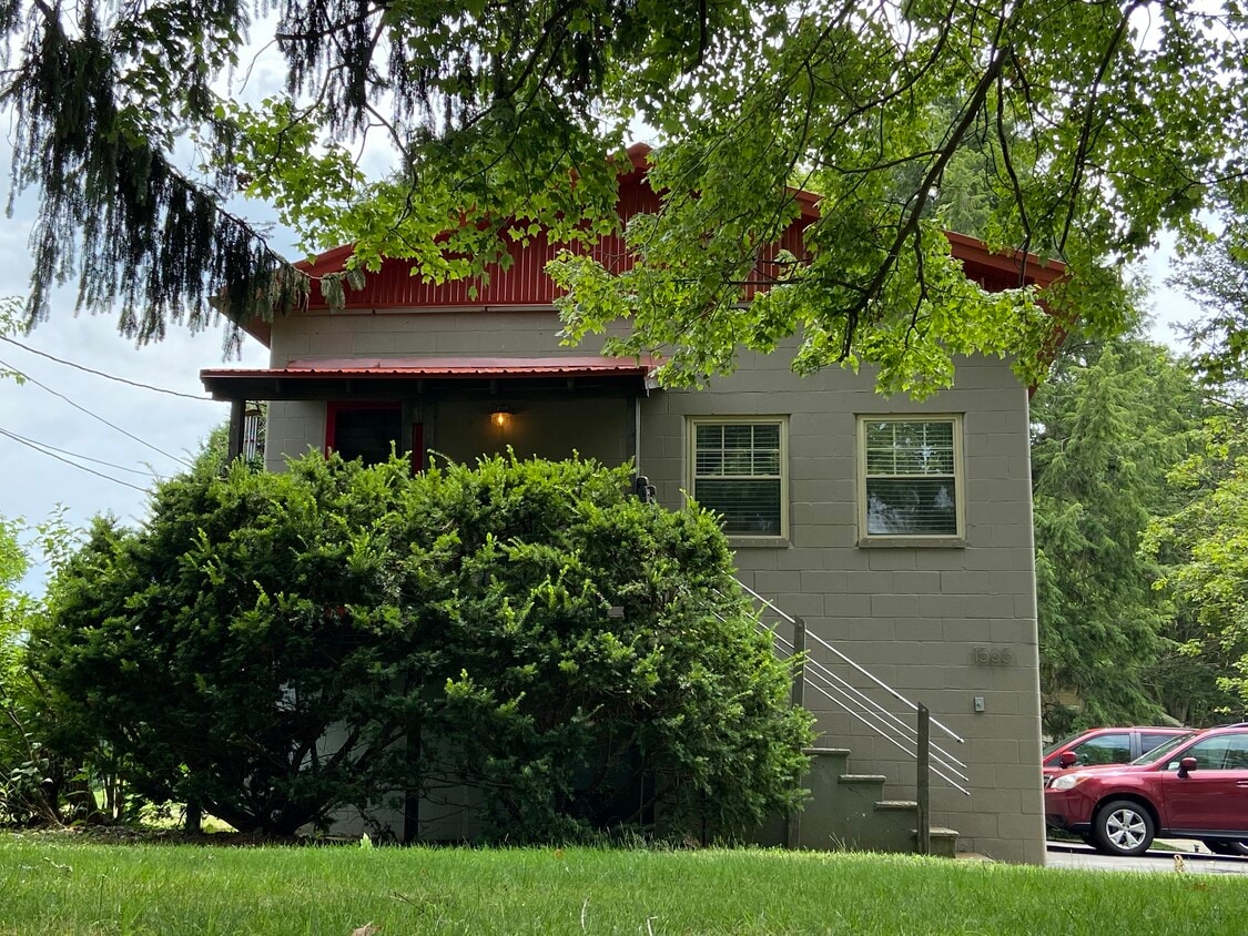 Primary Photo - 1565 Dutch Ridge Rd
