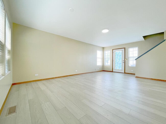 Building Photo - 20 Waterbury Cir
