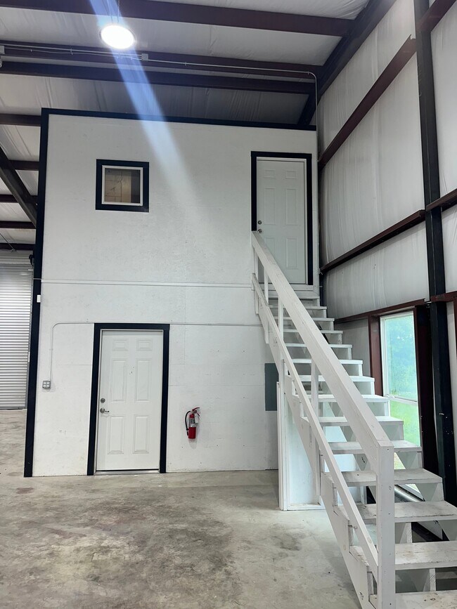 Building Photo - 4072 Old Lorena Rd