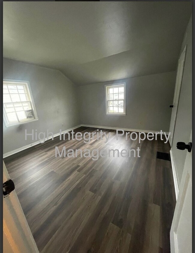 Building Photo - 822 Adams St