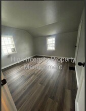 Building Photo - 822 Adams St