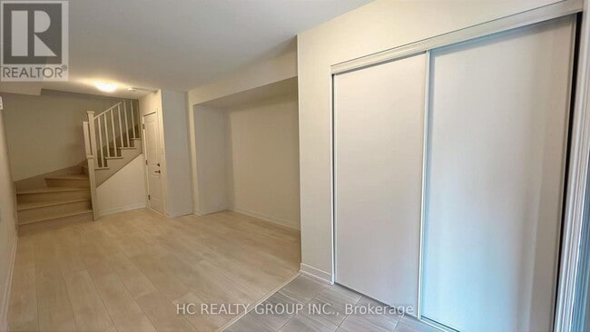 Photo du bâtiment - 1865 Pickering Pkwy