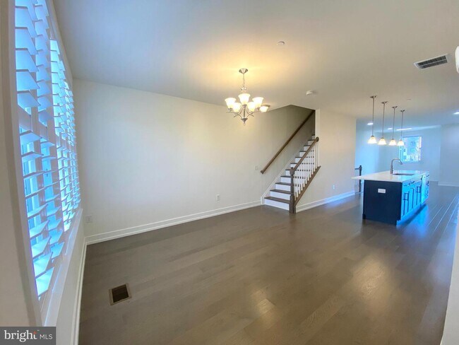 Foto del edificio - 1011 Lakeview Ct