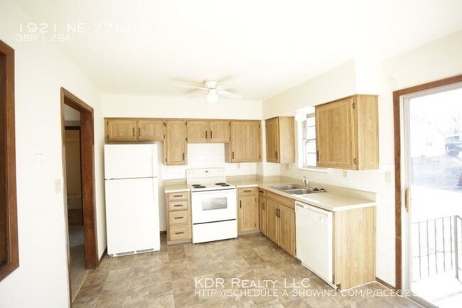Building Photo - 3 bedroom in Gladstone MO 64118