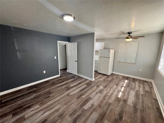 Building Photo - 2318 4th St S