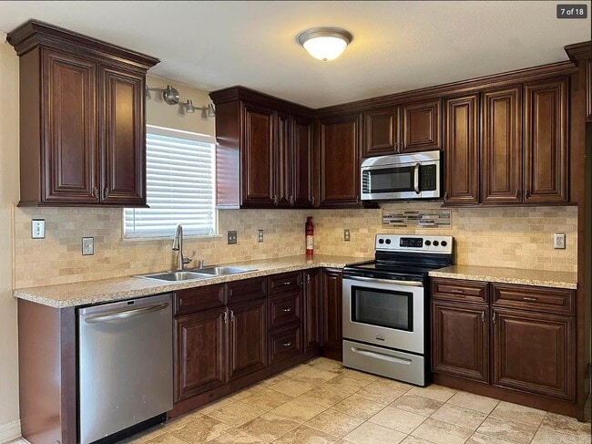 Building Photo - 35 Greenhaven Pl