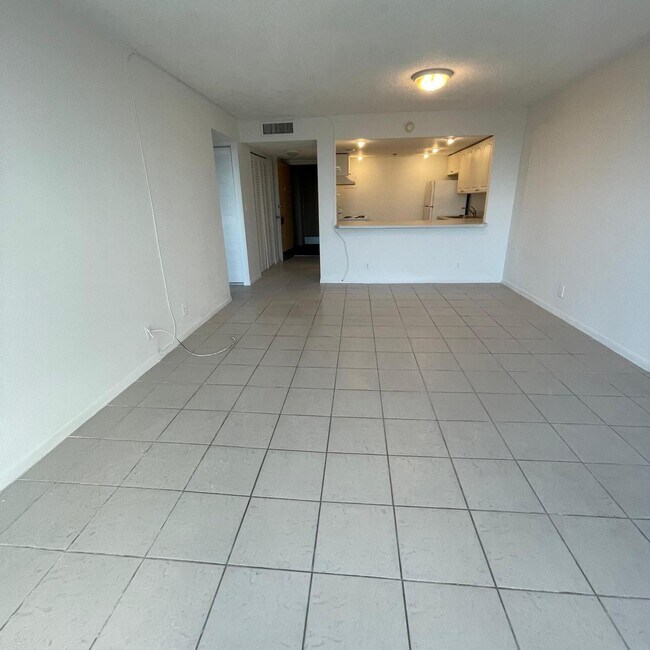 500 Executive Center Dr Unit 4m, West Palm Beach, FL 33401 Condo for