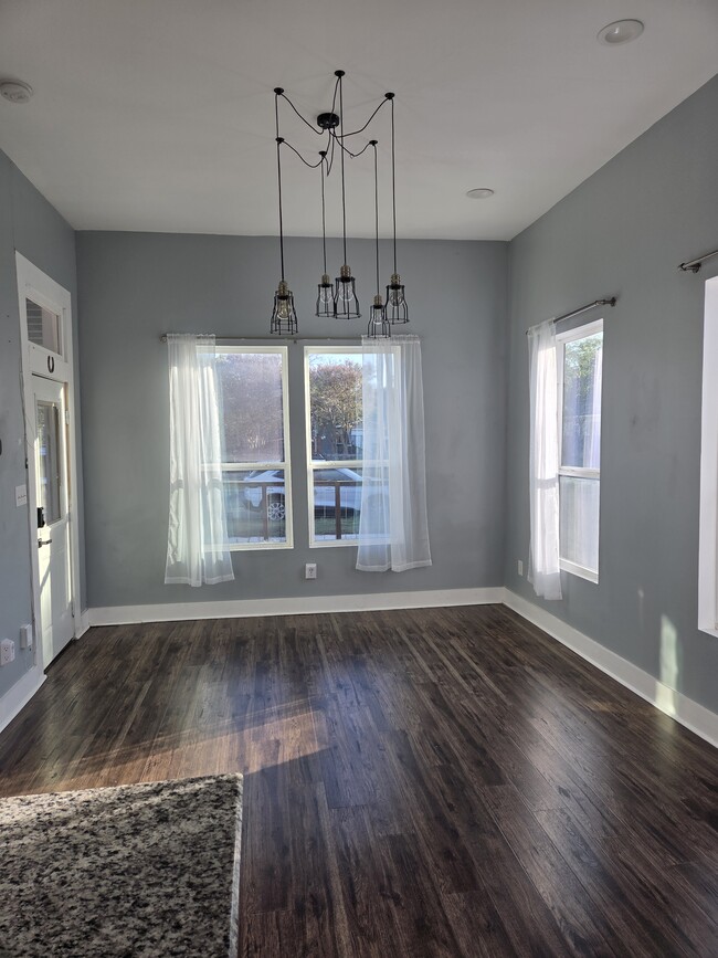 Building Photo - 1003 W Elsmere Pl