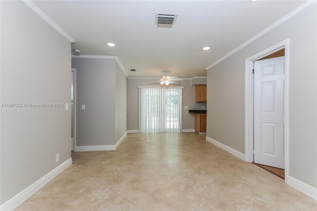 Building Photo - 3626 Everglades Rd