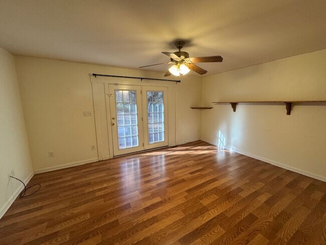 Building Photo - Piner Road