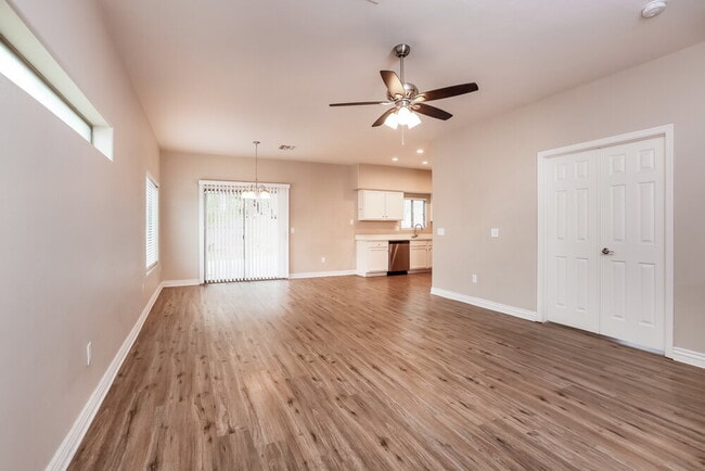 Building Photo - 476 East Placita Rejilla