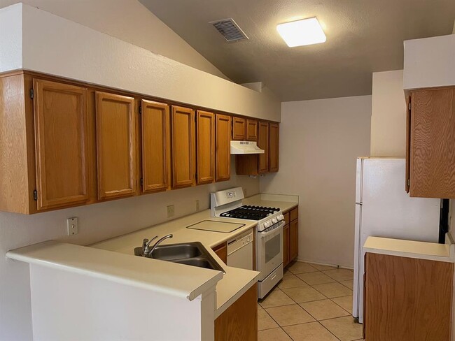 Building Photo - 10512 N Platt River Dr