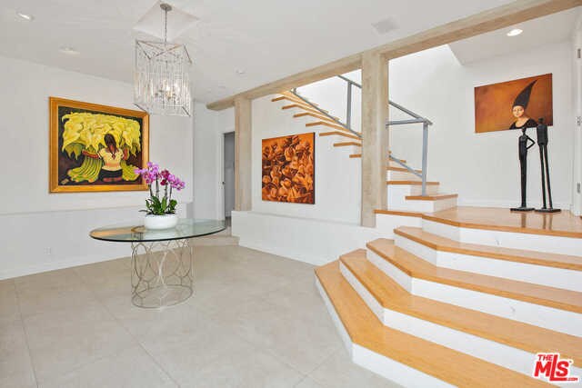 Foto del edificio - 8981 St Ives Dr