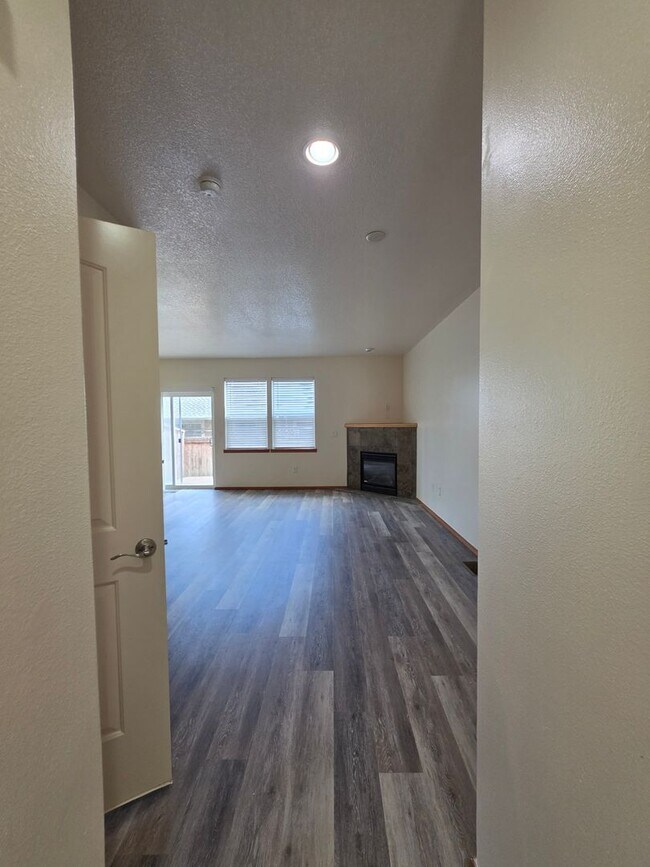 Foto del edificio - 355 SW Pemberly Loop