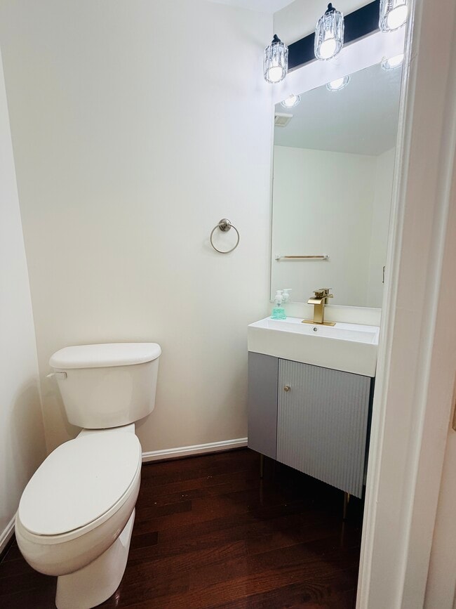 Main level half bath - 5943 Roth Ct