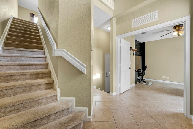 Foto del edificio - 3172 N Greenleaf Cir