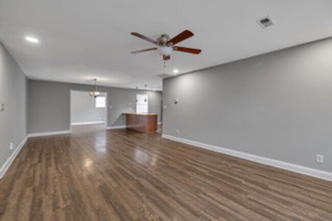 Foto del edificio - Knoxville 37912 - 3 bedroom 2 bath - call Kathy Leveille 865-556-0370