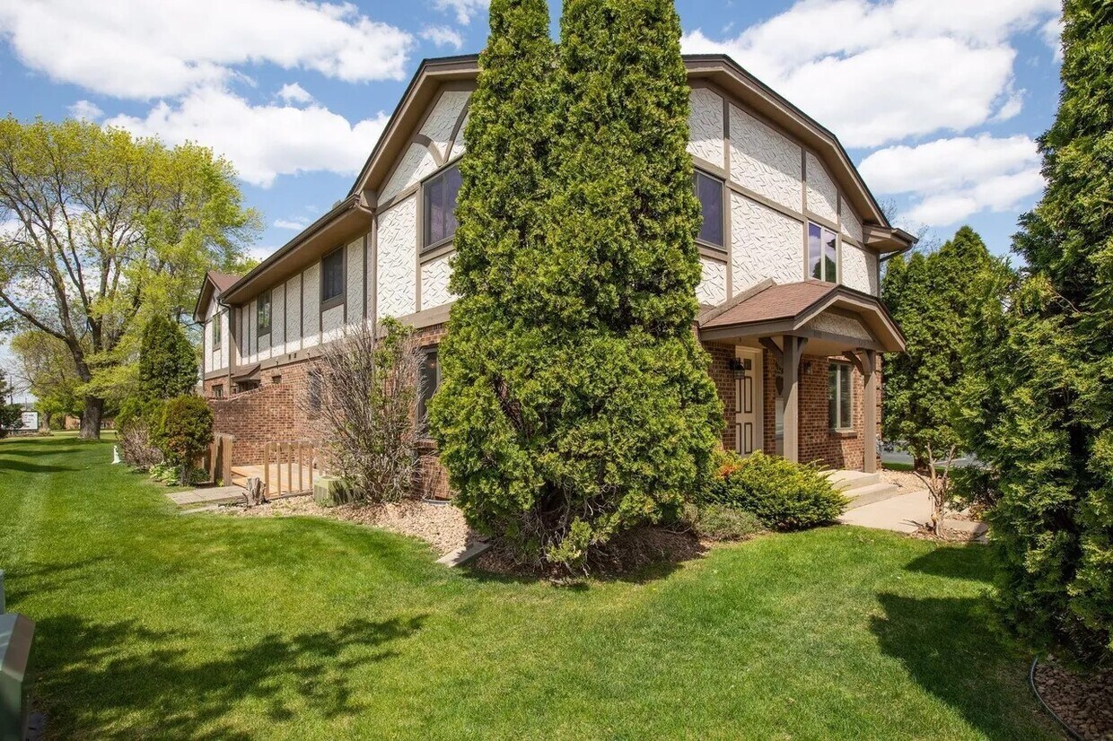 Primary Photo - 1411 10th Ave E