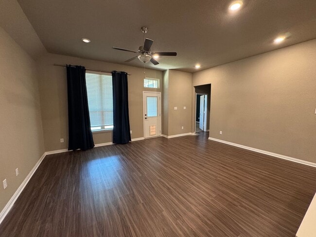 Building Photo - 3012 Samson Dr