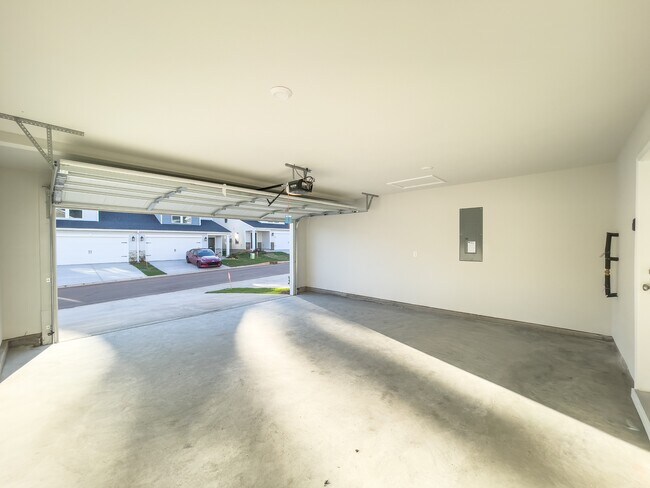 Foto del edificio - 105 Paddock Glen Dr
