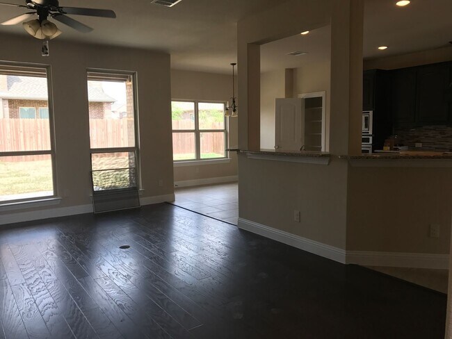 Building Photo - This 2892 square foot single family home h...