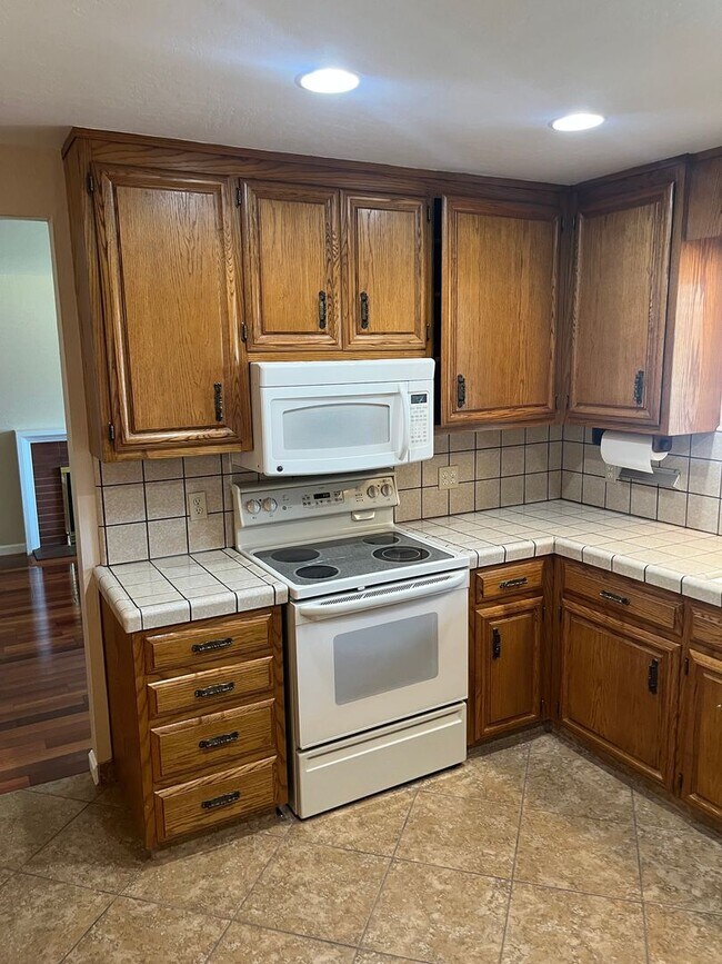 Foto del edificio - Charming Santa Clara Home with Backyard Perfect for Summer Nights!