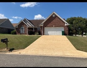 Building Photo - 1737 Cedarwood Dr