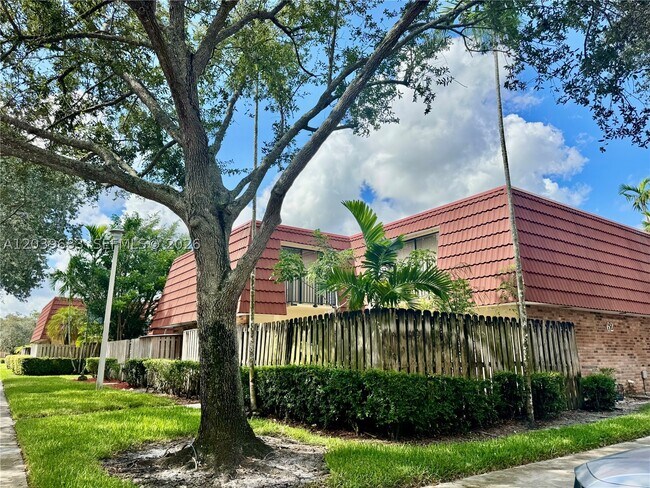 Foto del edificio - 721 NW 99th Cir