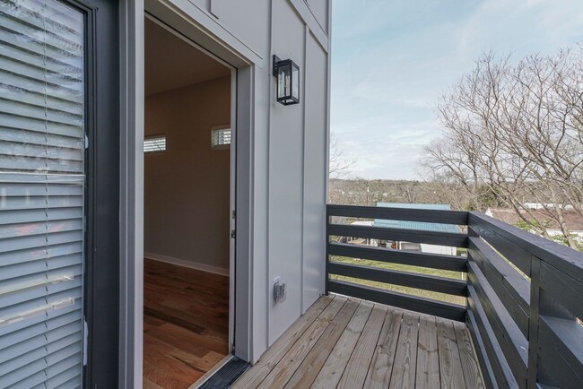 Building Photo - East Nashville Townhome