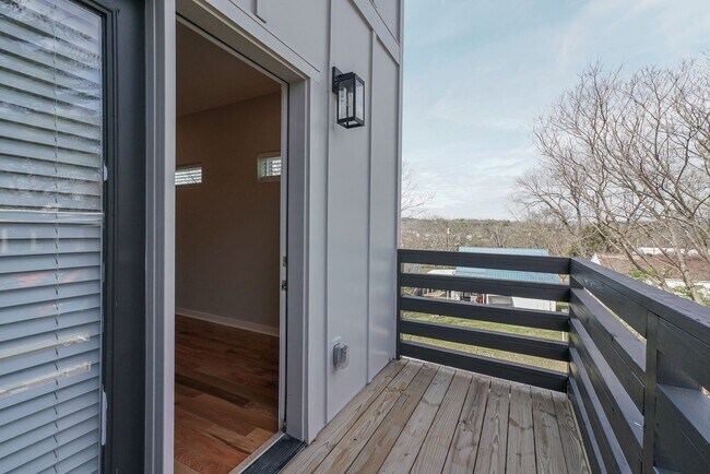 Foto del edificio - East Nashville Townhome