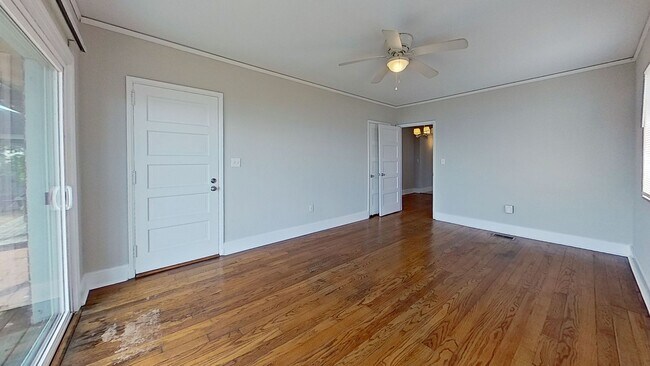 Foto del edificio - Riverfront Living! First Floor Unit w/ Private Patio, Stunning Views & Upgraded Kitchen