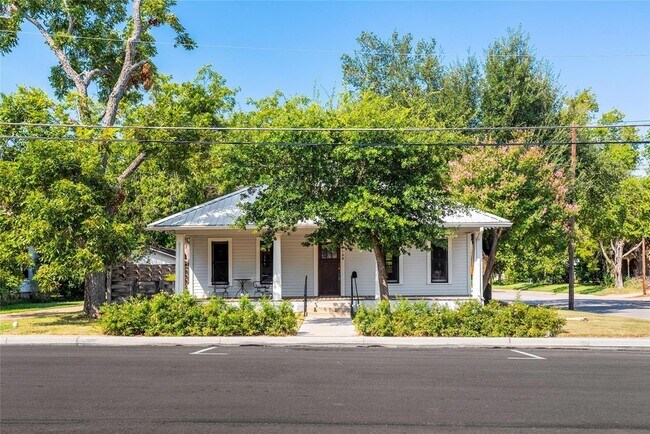 Foto del edificio - 108 N Ave B