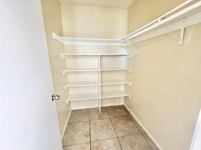 Building Photo - 4081 Rosecrans Ave