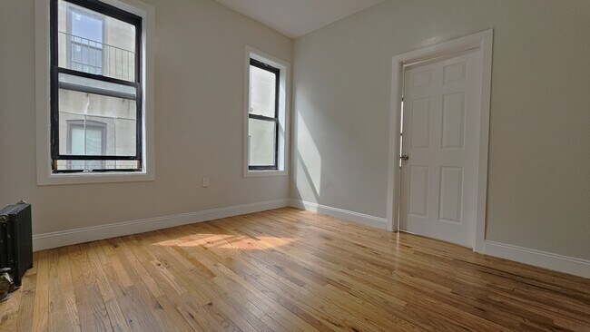 Building Photo - 573 W 159th St