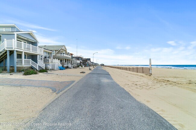 Building Photo - 171A Beach Front