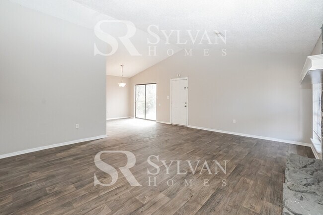 Building Photo - 213 Eagle Dr