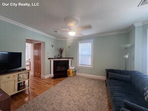 Building Photo - 386 Medford St