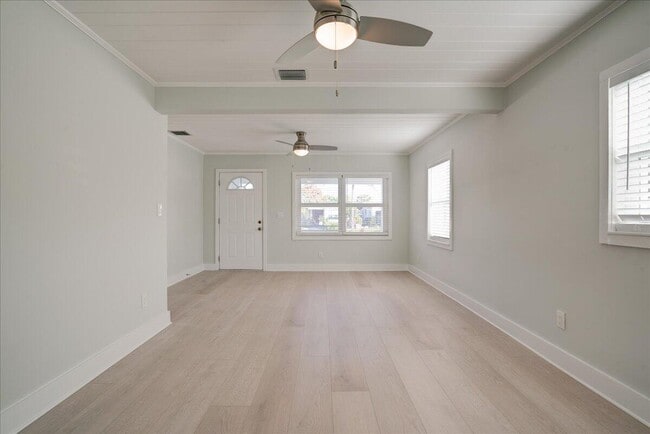 Building Photo - 320 NW 6th Ave