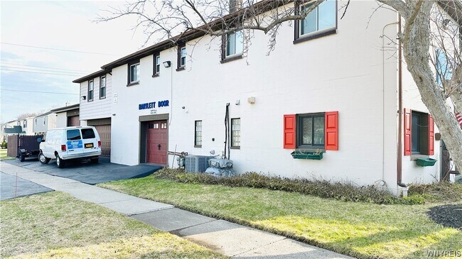 Foto del edificio - 954 Brighton Rd