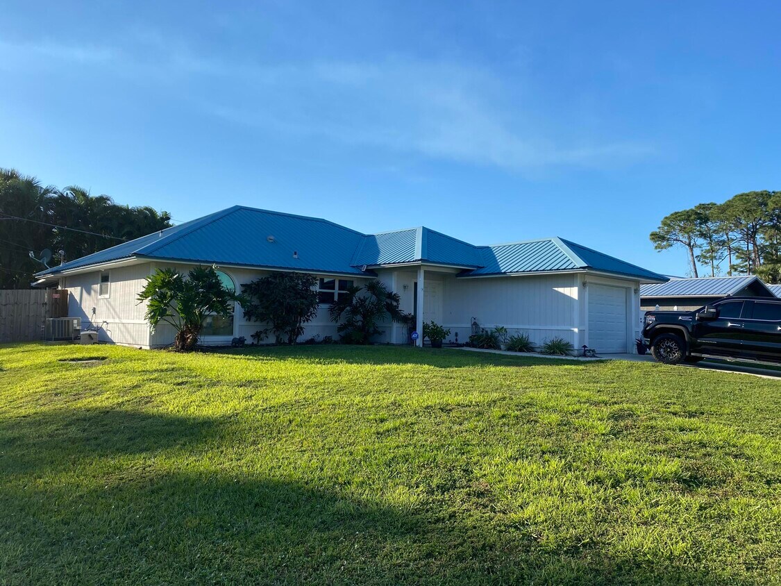 Primary Photo - 3196 SW Areca Dr