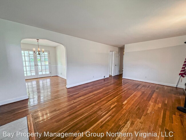 Foto del edificio - 5 br, 2 bath House - 6624 Williamsburg Blvd