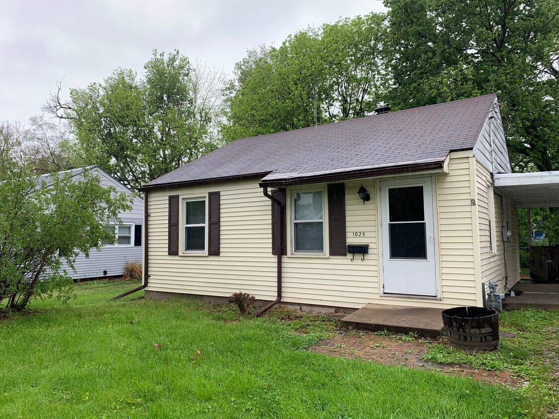 Primary Photo - 1025 W Crestwood Dr